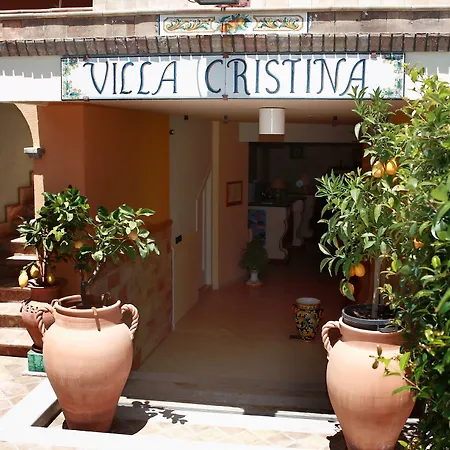 Cristina 4*