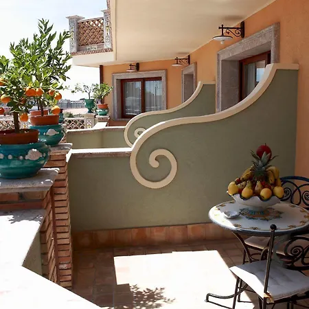 Cristina Oda ve Kahvaltı Giardini Naxos