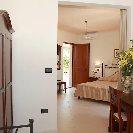 Cristina Bed and Breakfast 4*