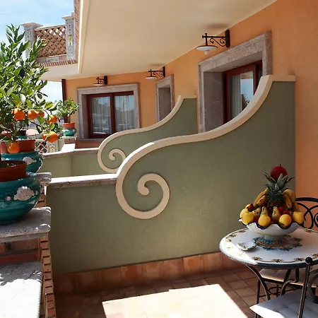 Couette-café Cristina Giardini-Naxos