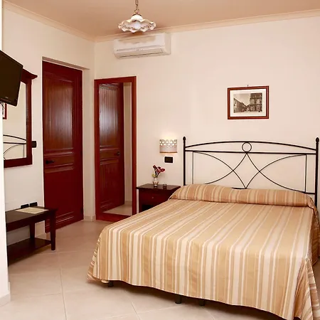 Cristina Couette-café Giardini-Naxos